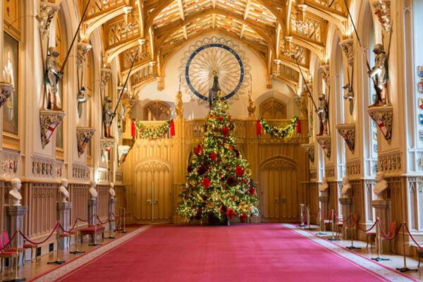 AGA TRAVEL IS PART OF THE BAREFOOTPLUS Boxing Day: Windsor Castle, Stonehenge & Bath with Lunch