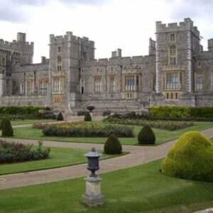 AGA TRAVEL IS PART OF THE BAREFOOTPLUS Boxing Day: Windsor Castle, Stonehenge & Bath with Lunch